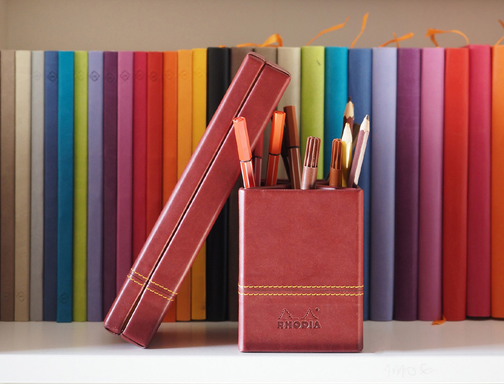 POT CRAYONS RHODIARAMA QUATRE COMPARTIMENTS EN SIMIL CUIR NOIR VELOUT 8X8X11CM