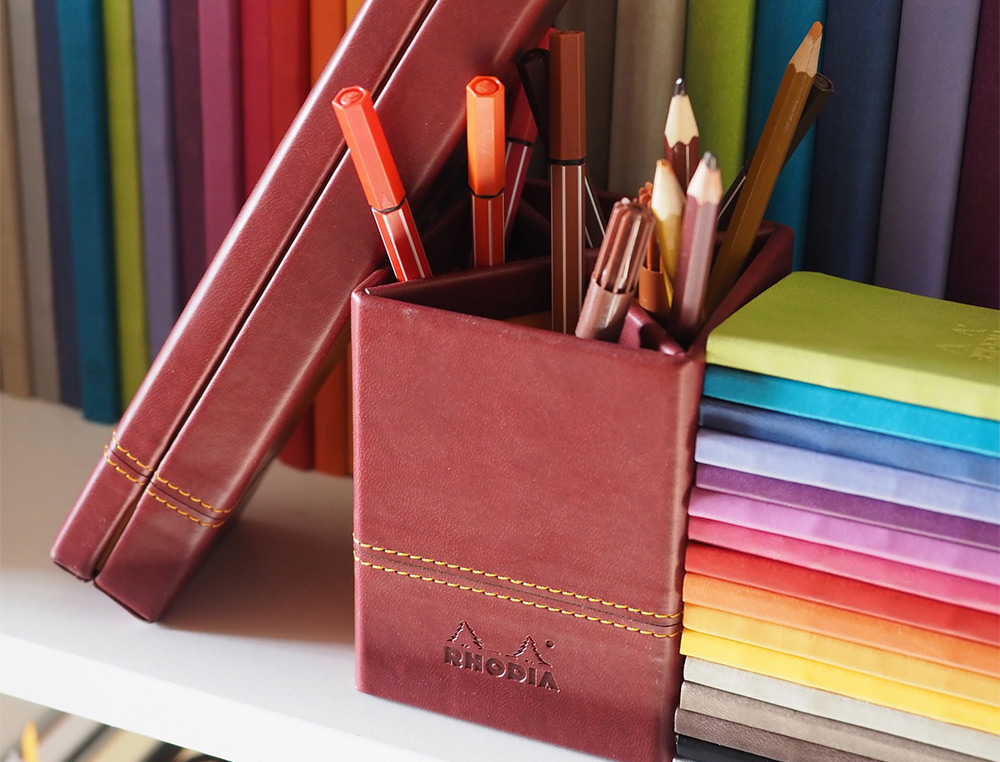 POT CRAYONS RHODIARAMA QUATRE COMPARTIMENTS EN SIMIL CUIR NOIR VELOUT 8X8X11CM